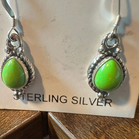 ChicTreasures: Sterling Silver‎ & Aventurine Earrings - Picture 2 of 4
